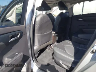 2022 Toyota Highlander XLE with VIN 5TDGZRBH4NS575217, listed as a IAAI auction lot 41863526 with 67,324 mi miles and . Bid and sale history available at DreamBid. Image 8.