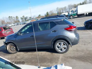 2020 Nissan Kicks S z VIN 3N1CP5BV7LL557951, wystawiony jako IAAI lot #41859008 z przebiegiem 46 566 mil mil oraz . Historia ofert i sprzedaży dostępna na DreamBid. Obrazek 15.