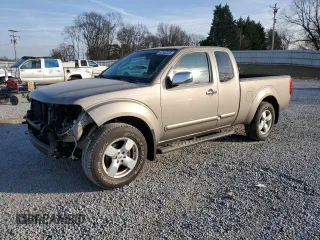 2008 Nissan Frontier SE z VIN 1N6AD06U48C401867, wystawiony jako Copart lot #43952335 z przebiegiem 131 811 mil mil oraz Szkoda całkowita • Salvage title. Historia ofert i sprzedaży dostępna na DreamBid. Obrazek 1.