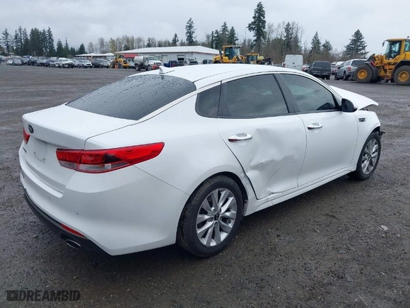 2018 Kia Optima S with VIN 5XXGT4L32JG262167, listed as a IAAI auction lot 41919613 with 1 mi miles. Bid and sale history available at carsss.com. Image 4.
