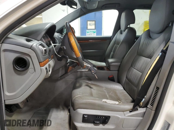 2006 Porsche Cayenne S with VIN WP1AB29P86LA61807, listed as a Copart auction lot 50428215 with 105,805 mi miles and Salvage title. Bid and sale history available at DreamBid. Image 7.