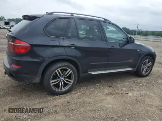 2013 BMW X5 xDrive50i z VIN 5UXZV8C53DL898918, wystawiony jako Copart lot #57604905 z przebiegiem 158 038 mil mil oraz Czysty tytuł • Clean title. Historia ofert i sprzedaży dostępna na DreamBid. Obrazek 3.