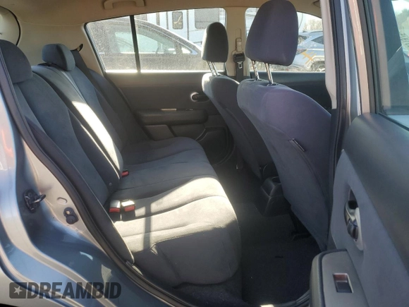 2009 Nissan Versa S z VIN 3N1BC13E29L501164, wystawiony jako Copart lot #52091975 z przebiegiem 95 963 mil mil oraz Czysty tytuł • Clean title. Historia ofert i sprzedaży dostępna na DreamBid. Obrazek 10.