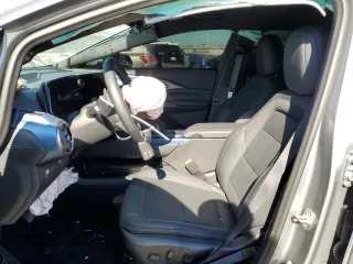 2024 Chevrolet Equinox EV LT z VIN 3GN7DLRP4RS271032, wystawiony jako Copart lot #77460884 z przebiegiem 6 093 mil mil oraz Szkoda całkowita • Salvage title. Historia ofert i sprzedaży dostępna na DreamBid. Obrazek 7.