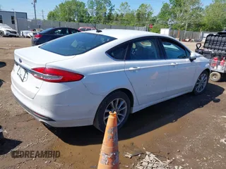 2017 Ford Fusion SE z VIN 3FA6P0H7XHR415299, wystawiony jako IAAI lot #42232634 z przebiegiem 107 962 mil mil oraz . Historia ofert i sprzedaży dostępna na DreamBid. Obrazek 4.