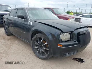 2007 Chrysler 300 Touring z VIN 2C3LA53G57H721960, wystawiony jako IAAI lot #42024456 z przebiegiem 220 899 mil mil oraz . Historia ofert i sprzedaży dostępna na DreamBid. Obrazek 1.