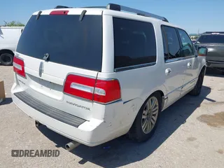 2009 Lincoln Navigator z VIN 5LMFU27509EJ00460, wystawiony jako IAAI lot #42251045 z przebiegiem 141 330 mil mil oraz . Historia ofert i sprzedaży dostępna na DreamBid. Obrazek 4.