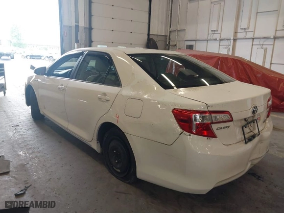 2012 Toyota Camry Hybrid XLE with VIN 4T1BD1FK7CU040113, listed as a IAAI auction lot 39510622 with 290,119 mi miles. Bid and sale history available at carsss.com. Image 3.