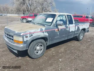 1995 Dodge Dakota with VIN 1B7GL23X4SS283696, listed as a IAAI auction lot 41915325 with 305,457 mi miles. Bid and sale history available at carsss.com. Image 2.