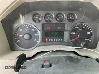 2008 Ford F-250 XL z VIN 1FTSW20538EE05153, wystawiony jako IAAI lot #42554757 z przebiegiem 162 318 mil mil oraz . Historia ofert i sprzedaży dostępna na DreamBid. Obrazek 28.