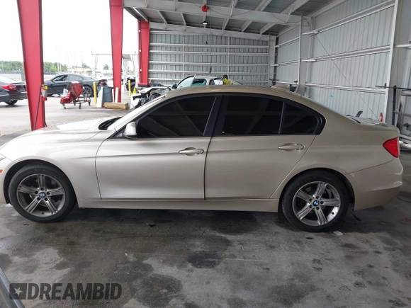 2013 BMW 3 Series 328i z VIN WBA3C1C51DK105056, wystawiony jako IAAI lot #42243999 z przebiegiem 92 659 mil mil oraz . Historia ofert i sprzedaży dostępna na DreamBid. Obrazek 14.