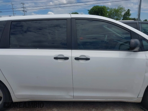 2013 Toyota Sienna L z VIN 5TDZK3DC2DS292129, wystawiony jako IAAI lot #42435143 z przebiegiem 170 767 mil mil oraz . Historia ofert i sprzedaży dostępna na DreamBid. Obrazek 13.