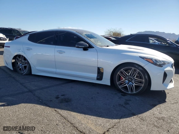 2022 Kia Stinger GT1 with VIN KNAE45LC8N6103603, listed as a Copart auction lot 82233284 with 18,372 mi miles and Salvage Title. Bid and sale history available at carsss.com. Image 4.