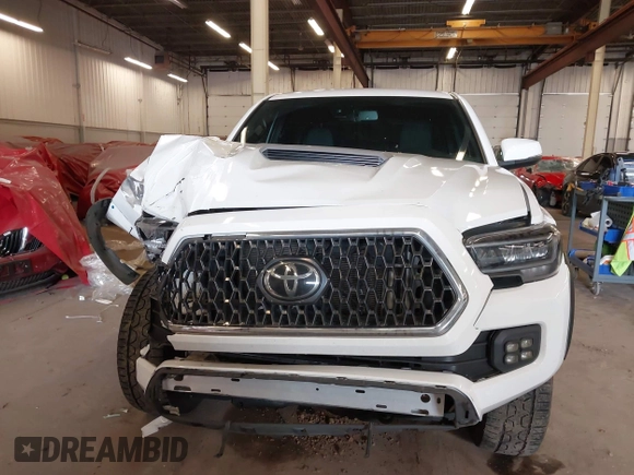 2021 Toyota Tacoma SR z VIN 5TFCZ5AN1MX268370, wystawiony jako IAAI lot #41922632 z przebiegiem 50 358 mil mil oraz . Historia ofert i sprzedaży dostępna na DreamBid. Obrazek 12.