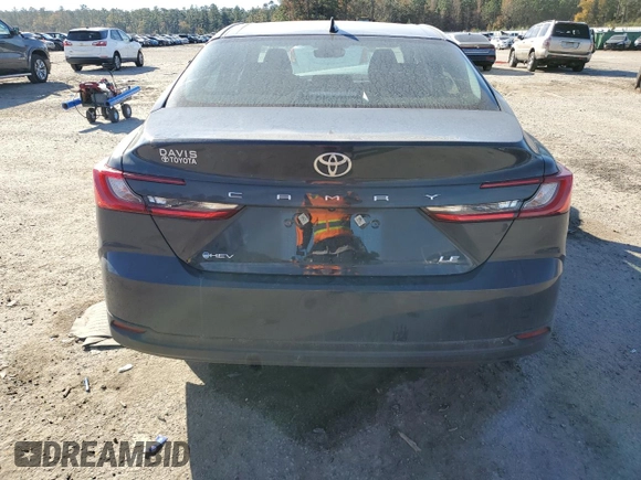 2025 Toyota Camry LE z VIN 4T1DAACK8SU045860, wystawiony jako Copart lot #84733224 z przebiegiem 9 386 mil mil oraz Szkoda całkowita • Salvage title. Historia ofert i sprzedaży dostępna na DreamBid. Obrazek 6.