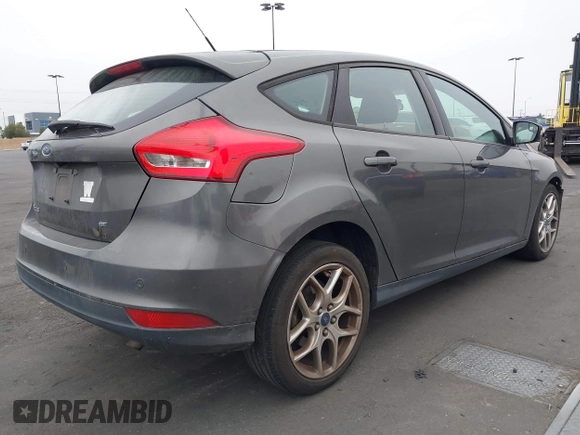 2015 Ford Focus SE with VIN 1FADP3K27FL387012, listed as a IAAI auction lot 42100945 with 85,588 mi miles. Bid and sale history available at carsss.com. Image 4.