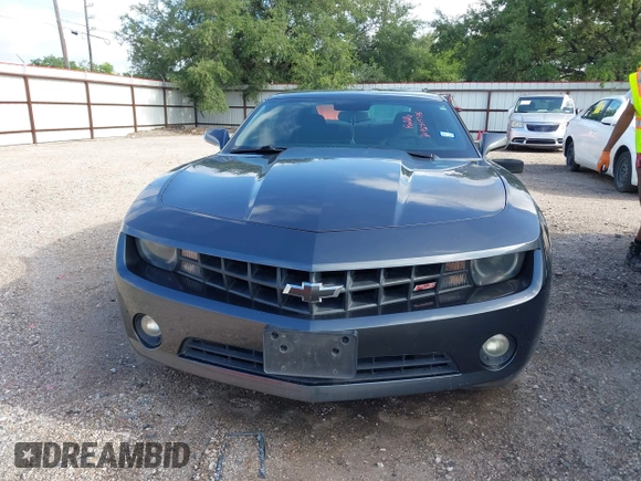 2010 Chevrolet Camaro 1LT z VIN 2G1FB1EV0A9196374, wystawiony jako IAAI lot #42515146 z przebiegiem 231 636 mil mil oraz . Historia ofert i sprzedaży dostępna na DreamBid. Obrazek 12.