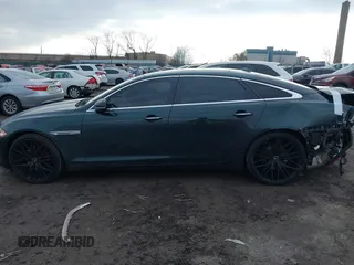 2015 Jaguar XJ Portfolio z VIN SAJWJ2GD7F8V84372, wystawiony jako IAAI lot #41489177 z przebiegiem 78 891 mil mil oraz . Historia ofert i sprzedaży dostępna na DreamBid. Obrazek 14.
