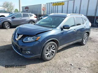2015 Nissan Rogue SL z VIN 5N1AT2MVXFC797938, wystawiony jako IAAI lot #42129111 z przebiegiem 133 898 mil mil oraz . Historia ofert i sprzedaży dostępna na DreamBid. Obrazek 18.