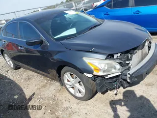 2014 Nissan Altima 2.5 S with VIN 1N4AL3AP3EC283062, listed as a IAAI auction lot 41666952 with 163,557 mi miles. Bid and sale history available at carsss.com. Image 1.