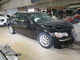 2014 Chrysler 300 z VIN 2C3CCAAG6EH136453, wystawiony jako Copart lot #41767885 z przebiegiem Nie podano mil oraz Szkoda całkowita • Salvage title. Historia ofert i sprzedaży dostępna na DreamBid. Obrazek 4.