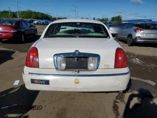 1999 Lincoln Town Car Signature z VIN 1LNHM82W9XY692757, wystawiony jako Copart lot #58091935 z przebiegiem 165 635 mil mil oraz Szkoda całkowita • Salvage title. Historia ofert i sprzedaży dostępna na DreamBid. Obrazek 6.