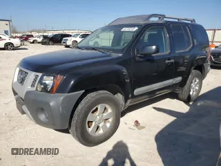 2013 Nissan Xterra S z VIN 5N1AN0NU3DN818988, wystawiony jako Copart lot #46735245 z przebiegiem 93 237 mil mil oraz Czysty tytuł • Clean title. Historia ofert i sprzedaży dostępna na DreamBid. Obrazek 1.