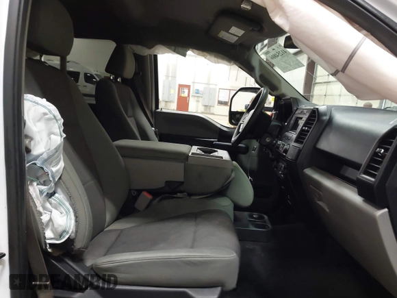 2016 Ford F-150 XLT with VIN 1FTEW1EP3GKE25825, listed as a IAAI auction lot 41254806 with 140,971 mi miles. Bid and sale history available at carsss.com. Image 5.