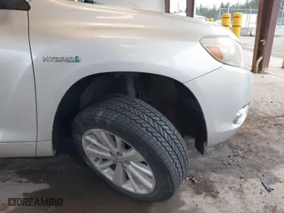 2009 Toyota Highlander Hybrid Limited with VIN JTEEW44A392030847, listed as a IAAI auction lot 41611306 with 137,874 mi miles. Bid and sale history available at carsss.com. Image 6.