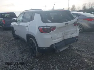 2021 Jeep Compass Latitude z VIN 3C4NJCBB4MT603884, wystawiony jako IAAI lot #41486227 z przebiegiem 72 567 mil mil oraz . Historia ofert i sprzedaży dostępna na DreamBid. Obrazek 3.