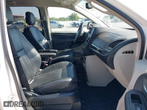 2012 Chrysler Town & Country Touring with VIN 2C4RC1BG7CR308985, listed as a IAAI auction lot 42015578 with 196,604 mi miles. Bid and sale history available at carsss.com. Image 5.
