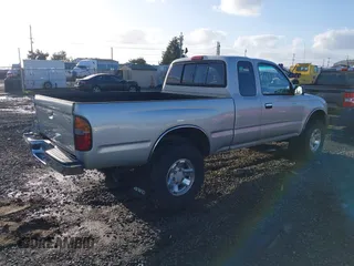 2000 Toyota Tacoma with VIN 5TEWN72N4YZ708230, listed as a IAAI auction lot 41626807 with 216,237 mi miles and . Bid and sale history available at DreamBid. Image 4.