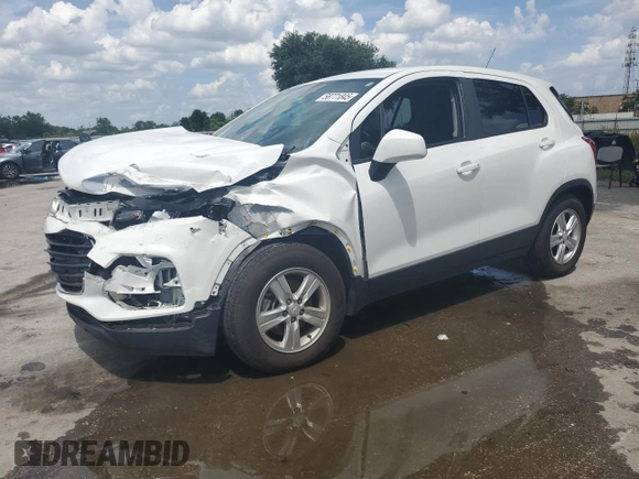 2022 Chevrolet Trax LS z VIN KL7CJKSM7NB530318, wystawiony jako Copart lot #58771845 z przebiegiem 35 691 mil mil oraz Nie do naprawy • Non repairable. Historia ofert i sprzedaży dostępna na DreamBid. Obrazek 1.