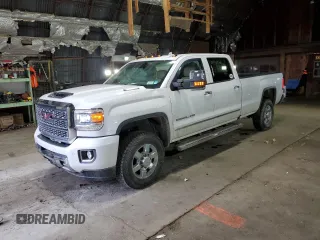 2019 GMC Sierra 3500HD Denali z VIN 1GT42WEY6KF250694, wystawiony jako Copart lot #50035115 z przebiegiem 59 735 mil mil oraz Szkody całkowita. Historia ofert i sprzedaży dostępna na DreamBid. Obrazek 1.