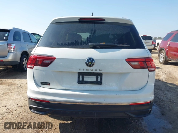 2023 Volkswagen Tiguan S z VIN 3VVRB7AX7PM076426, wystawiony jako IAAI lot #41453269 z przebiegiem 63 478 mil mil oraz . Historia ofert i sprzedaży dostępna na DreamBid. Obrazek 17.