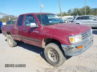 1996 Toyota T100 SR5 z VIN JT4UN24DXT0023141, wystawiony jako IAAI lot #40531043 z przebiegiem 97 330 mil mil oraz . Historia ofert i sprzedaży dostępna na DreamBid. Obrazek 1.