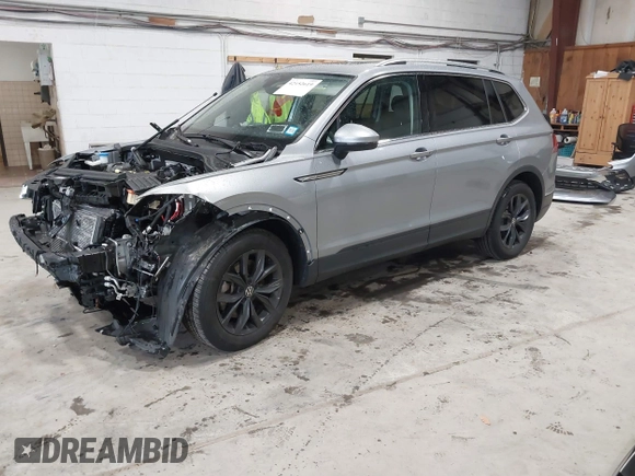 2024 Volkswagen Tiguan SE with VIN 3VVMB7AX8RM084483, listed as a IAAI auction lot 42452619 with 14,618 mi miles and . Bid and sale history available at DreamBid. Image 23.