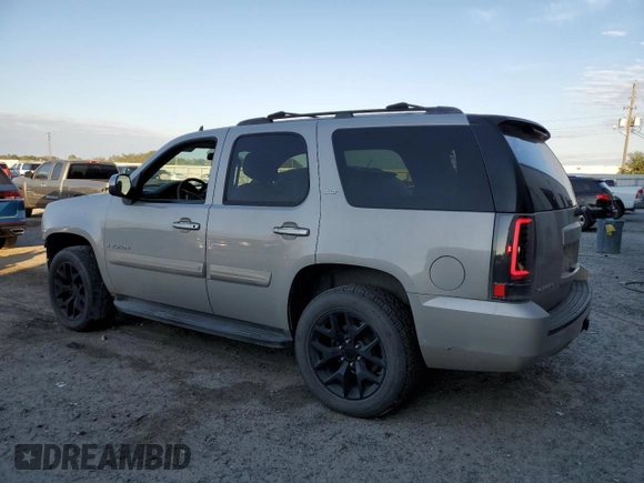 2007 GMC Yukon SLE with VIN 1GKFC13J07J321220, listed as a Copart auction lot 88033985 with 211,583 mi miles and Salvage Title. Bid and sale history available at carsss.com. Image 2.