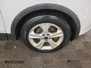 2016 Ford Escape SE z VIN 1FMCU9GX0GUB00929, wystawiony jako IAAI lot #42503267 z przebiegiem 95 079 mil mil oraz . Historia ofert i sprzedaży dostępna na DreamBid. Obrazek 1.