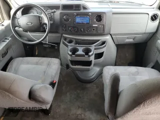 2013 Ford Econoline Passenger XL z VIN 1FBSS3BL5DDB07737, wystawiony jako Copart lot #58958495 z przebiegiem 159 345 mil mil oraz Szkoda całkowita • Salvage title. Historia ofert i sprzedaży dostępna na DreamBid. Obrazek 8.