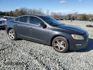 2014 Volvo S60 T5 with VIN YV1612FSXE1290142, listed as a Copart auction lot 85315824 with 111,492 mi miles and Salvage Title. Bid and sale history available at carsss.com. Image 4.