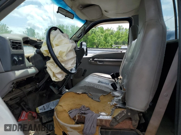 1999 Ford F-250 XL with VIN 1FTNF21FXXEB26561, listed as a Copart auction lot 54303275 with 219,108 mi miles and Salvage title. Bid and sale history available at DreamBid. Image 7.