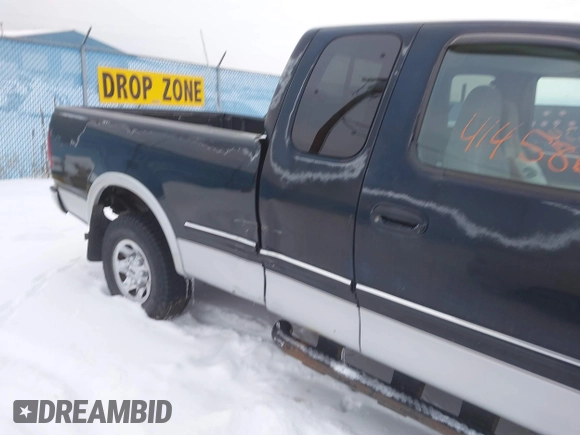 1998 Ford F-250 z VIN 2FTPX28L8WCB02569, wystawiony jako IAAI lot #41458634 z przebiegiem 195 384 mil mil oraz . Historia ofert i sprzedaży dostępna na DreamBid. Obrazek 6.