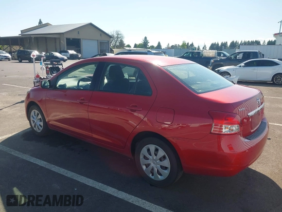 2008 Toyota Yaris z VIN JTDBT903784012634, wystawiony jako IAAI lot #42095324 z przebiegiem 136 691 mil mil oraz . Historia ofert i sprzedaży dostępna na DreamBid. Obrazek 3.