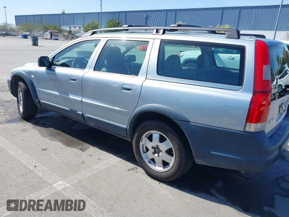 2001 Volvo V70 with VIN YV1SZ58D211035597, listed as a IAAI auction lot 41960219 with 176,757 mi miles. Bid and sale history available at carsss.com. Image 3.