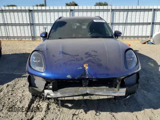 2023 Porsche Macan GTS z VIN WP1AF2A52PLB57318, wystawiony jako Copart lot #70542434 z przebiegiem 10 800 mil mil oraz Szkoda całkowita • Salvage title. Historia ofert i sprzedaży dostępna na DreamBid. Obrazek 5.