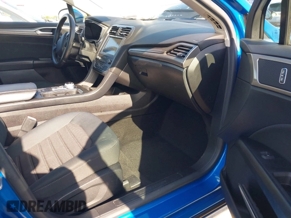 2020 Ford Fusion SE with VIN 3FA6P0HD6LR128539, listed as a IAAI auction lot 42169181 with 52,214 mi miles. Bid and sale history available at carsss.com. Image 5.