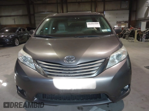 2011 Toyota Sienna XLE с VIN 5TDDK3DC8BS026606, выставлен на аукционе IAAI как лот 41295760 с пробегом 128 930 миль миль и . История ставок и продаж доступна на DreamBid. Изображение 12.