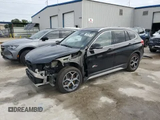 2018 BMW X1 sDrive28i z VIN WBXHU7C3XJ5H45712, wystawiony jako Copart lot #56525475 z przebiegiem 59 952 mil mil oraz Szkoda całkowita • Salvage title. Historia ofert i sprzedaży dostępna na DreamBid. Obrazek 1.