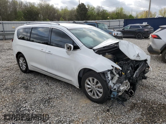 2018 Chrysler Pacifica Touring L with VIN 2C4RC1BG7JR110405, listed as a Copart auction lot 51586665 with 133,114 mi miles and Salvage Title. Bid and sale history available at DreamBid. Image 4.